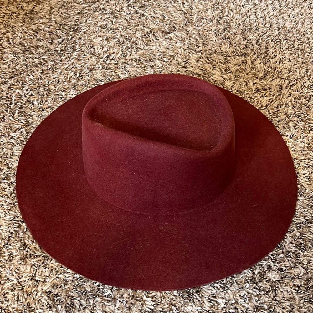 Used Gigipip Triangle Crown hat in dusty red